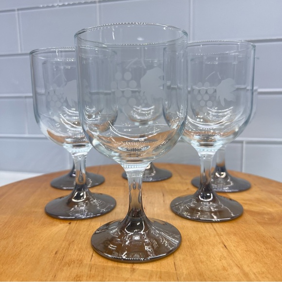 Vintage MCM Etched Grape and Leaf Reverse Silver Faded Stem Cordial Glasses - Picture 2 of 8